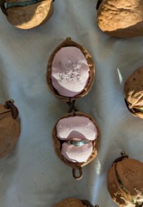 胡桃のリングケース : 桃