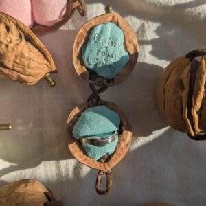 胡桃のリングケース : 水色