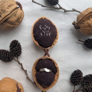 胡桃のリングケース : 茶