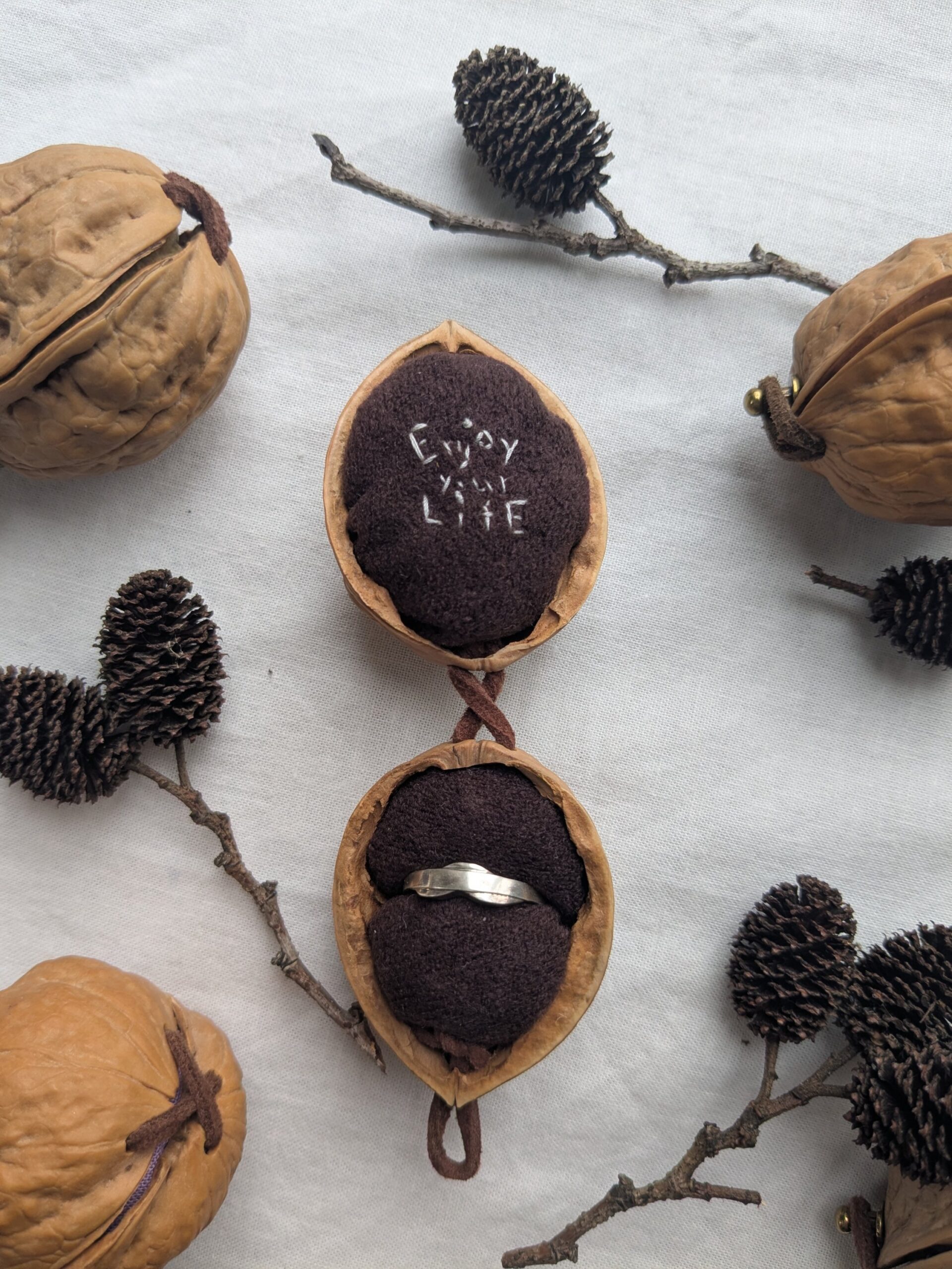 胡桃のリングケース : 茶