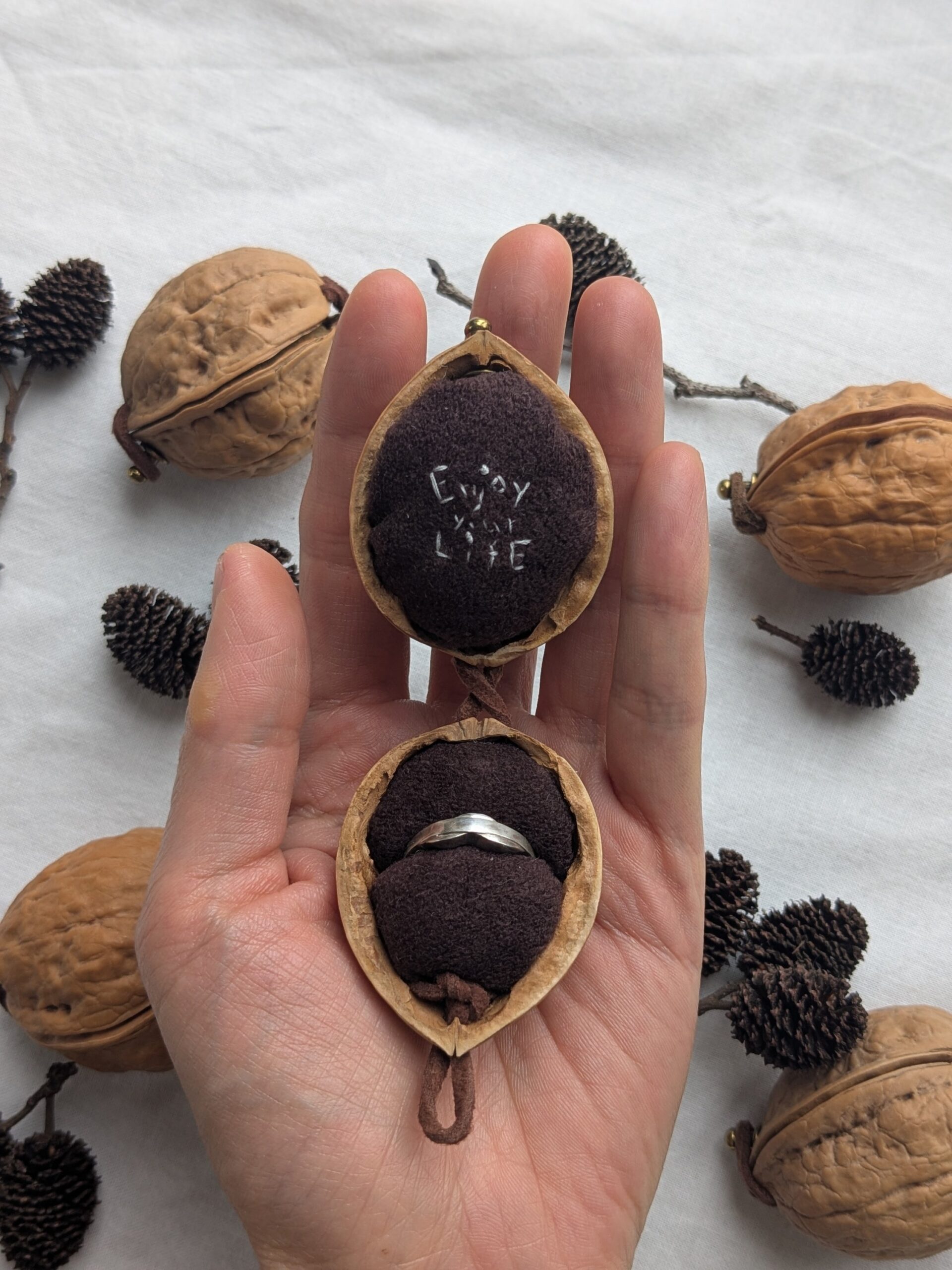 胡桃のリングケース : 茶 - 画像 (4)