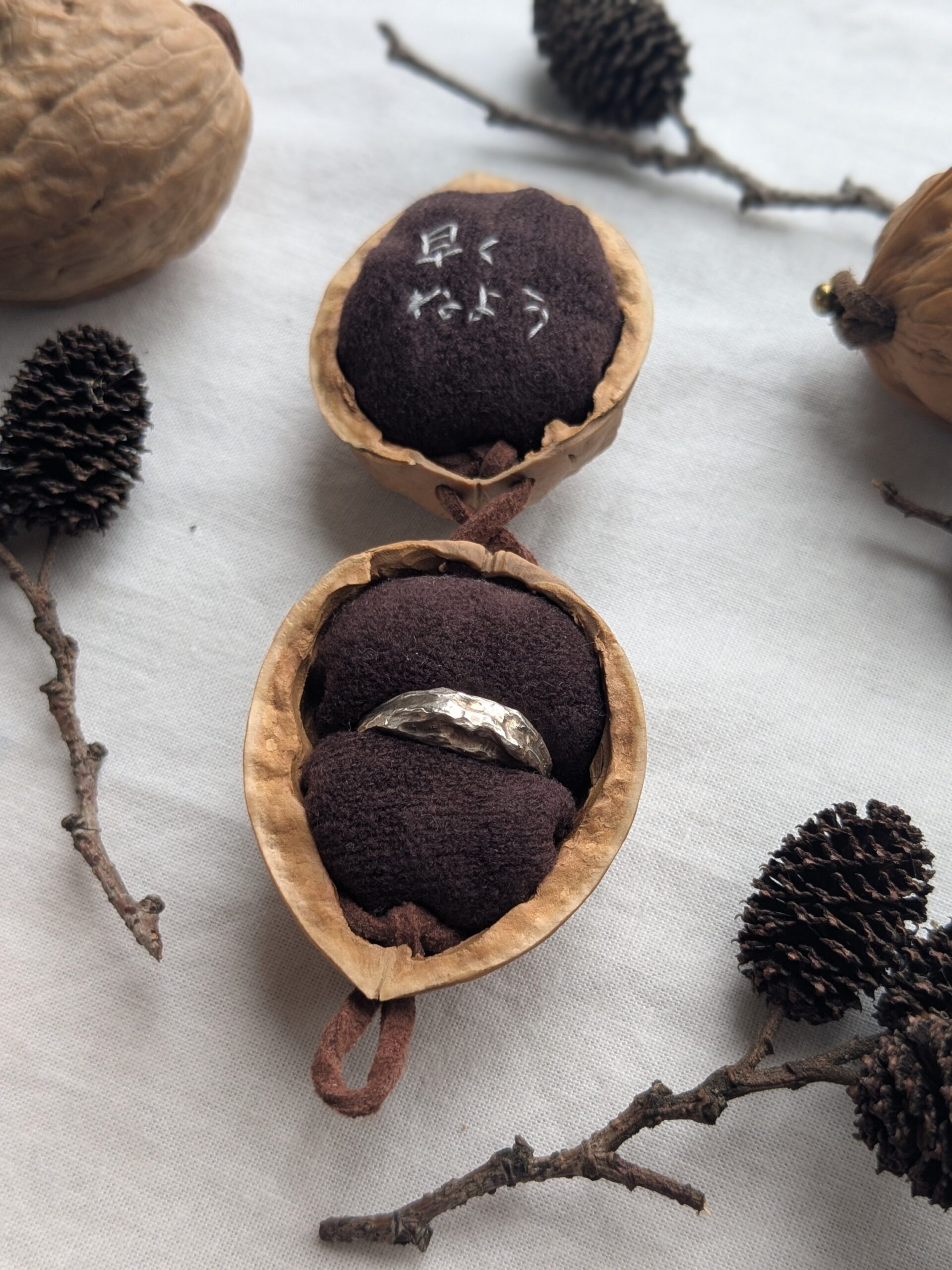 胡桃のリングケース : 茶 - 画像 (2)