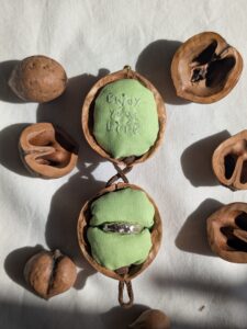 7.胡桃のリングケース:黄緑