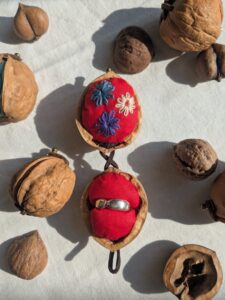 13.胡桃のリングケース : 赤