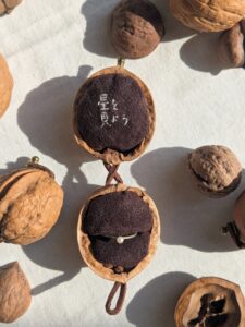 胡桃のリングケース : 茶