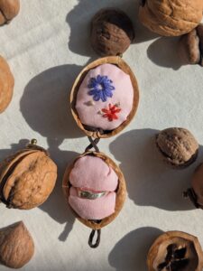 14.胡桃のリングケース : 桃