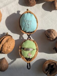 16.胡桃のリングケース : 水×黄緑